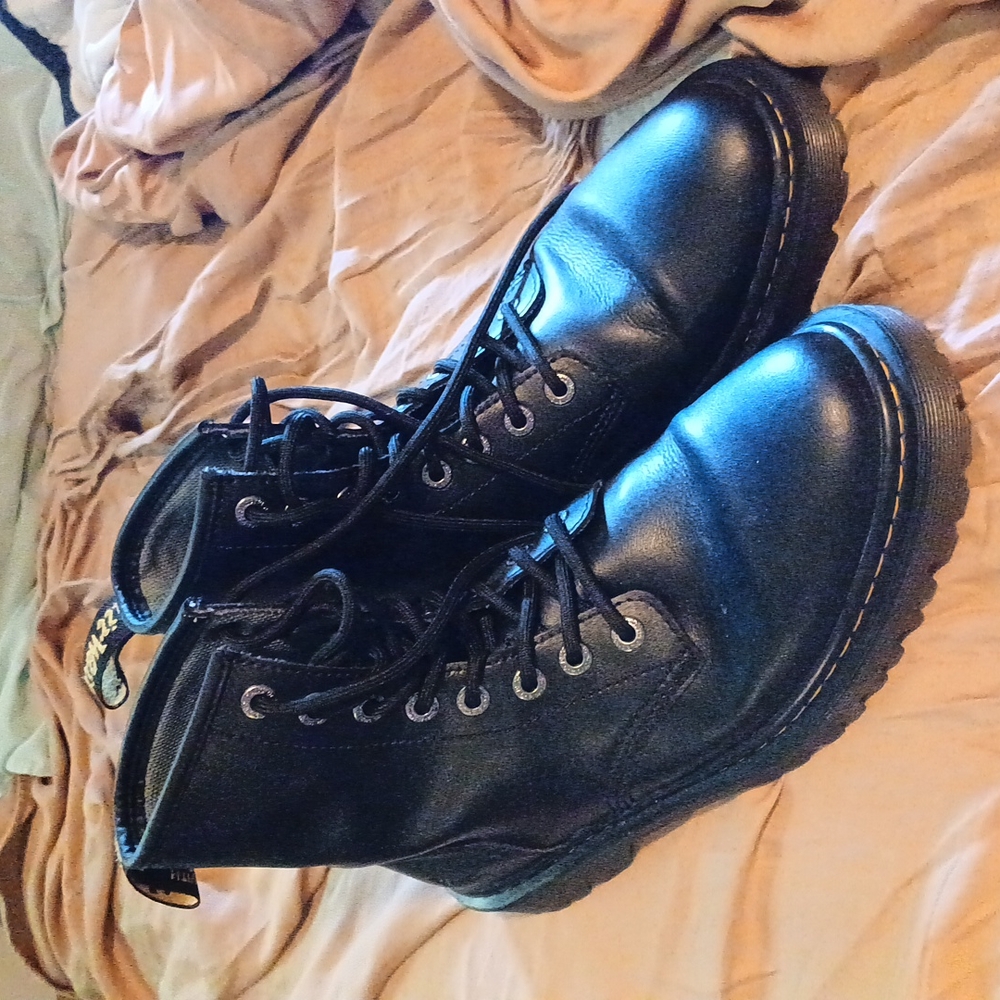 Dr Martens men's Awley size 9 mens